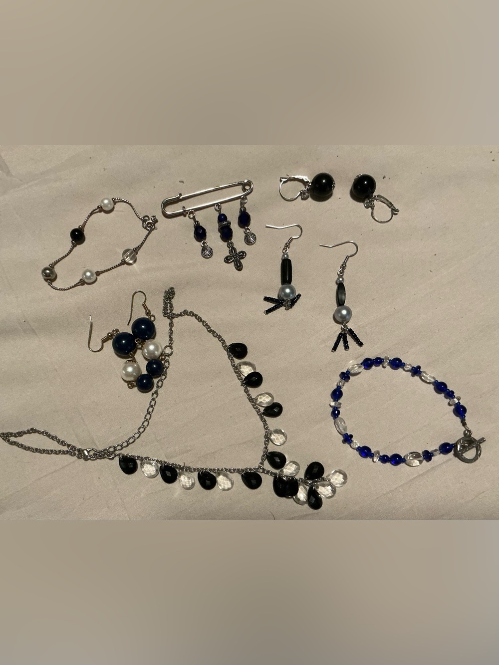 Vtg 7 Piece Black White Silver Jewelry Set Necklace, 2 Bracelet, 3 Earrings Pin